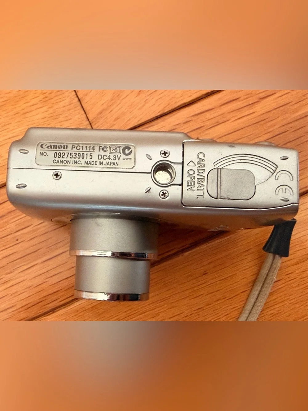Canon PowerShot SD500 silver digital Elph 7.1 MP battery, charger, cable ,strap